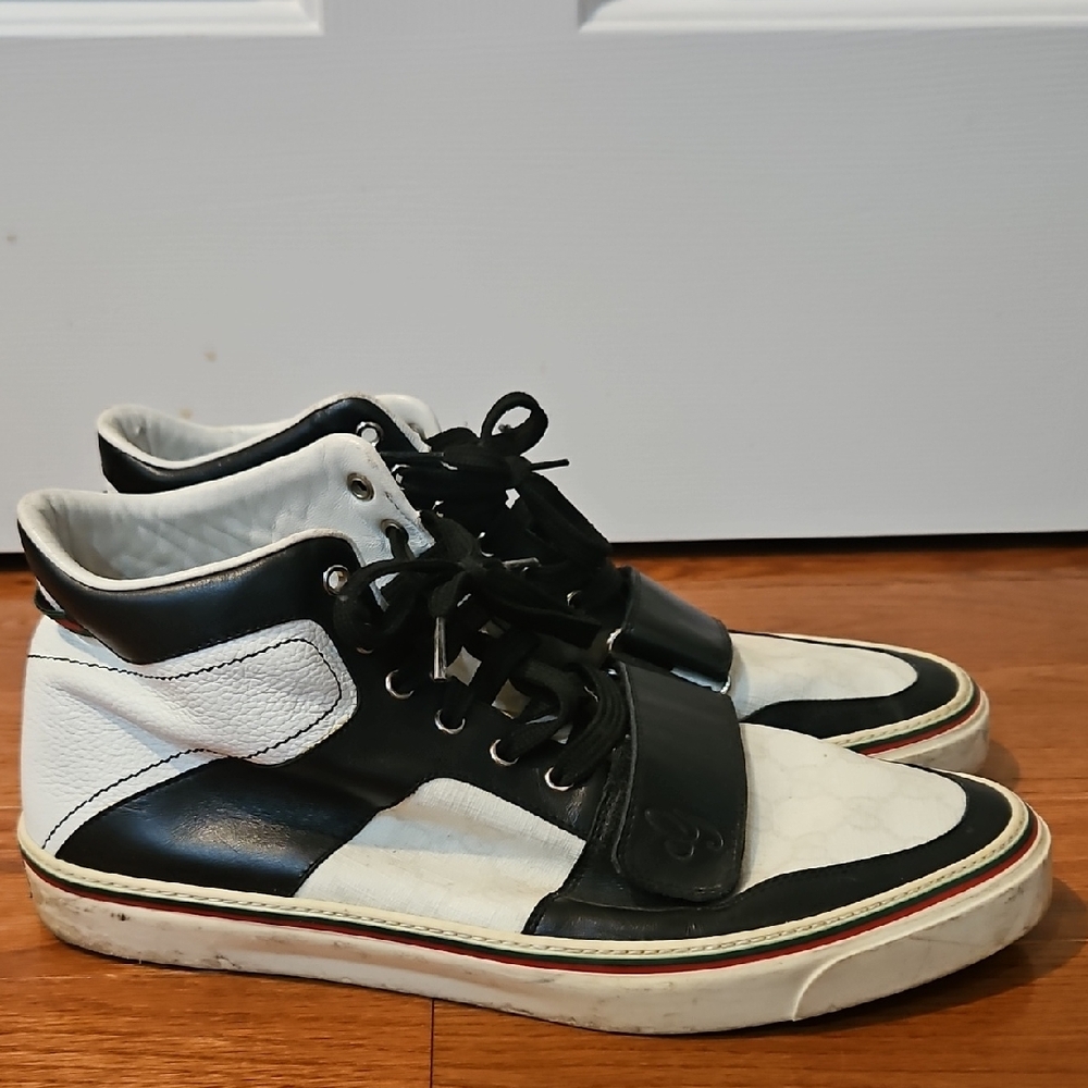 Stylish Black and White Men's High-Top Sneakers